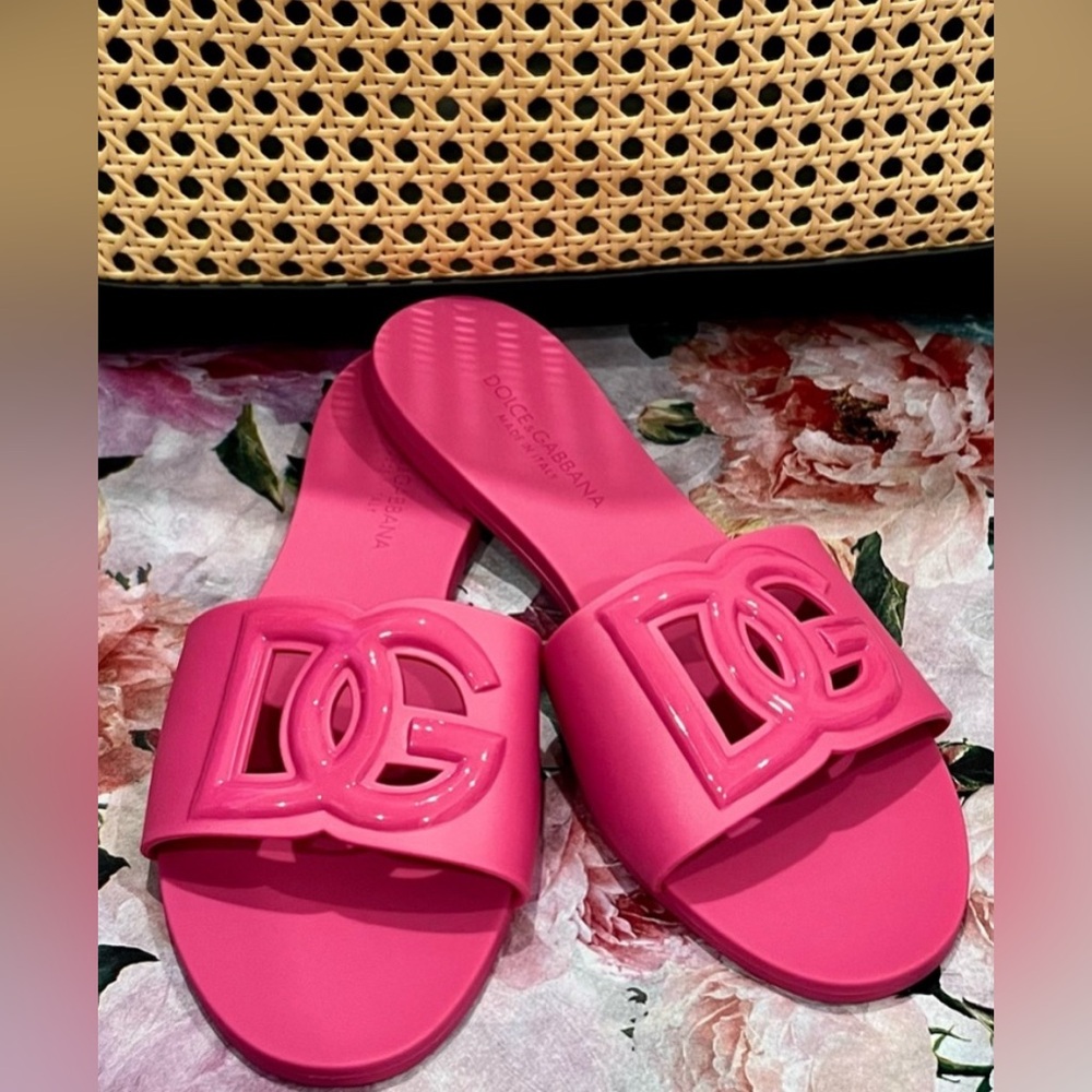 Dolce & Gabbana Rubber Beach Slides Bianca Interlock Fuchsia Pink Size 39 or 9